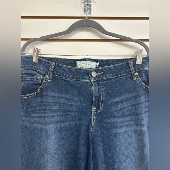 Torrid Dark Wash Jeans - Size 18 - Barely Boot - Stretch EUC‎ - Picture 2 of 9